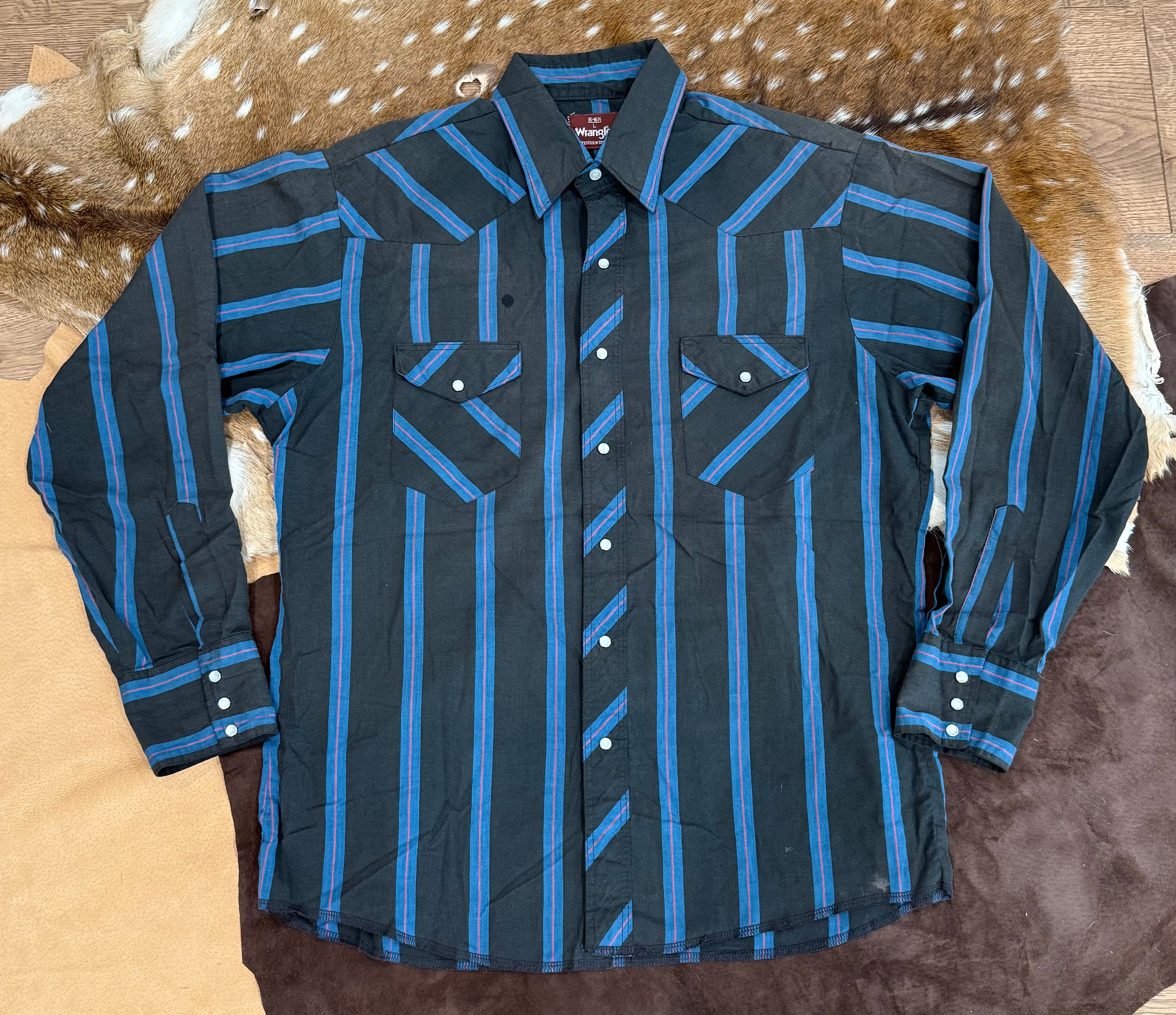 Wrangler Black and Neon Blue L